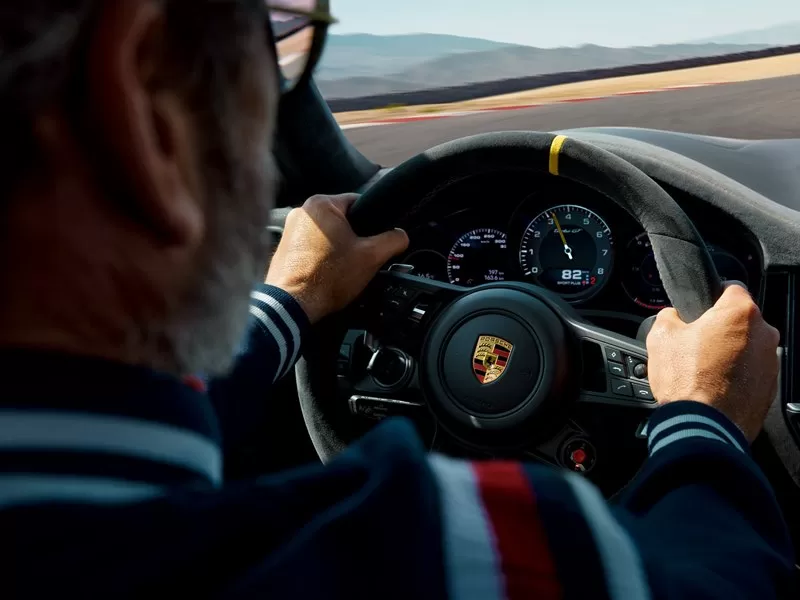 Оформление полисов ОСАГО и КАСКО